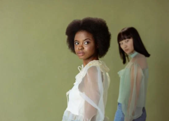 Winter Street Style: Bundled Up with Fashionable LayersIntroduction to Winter Street Style