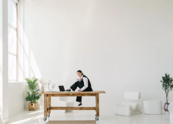 Global Street Style: Diverse Fashion Influences Around the World