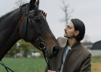 Street Style Spotlight: Trendsetters and Their Signature Looks