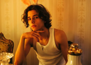 Repurpose and Reimagine: DIY Fashion Hacks for Sustainable Style